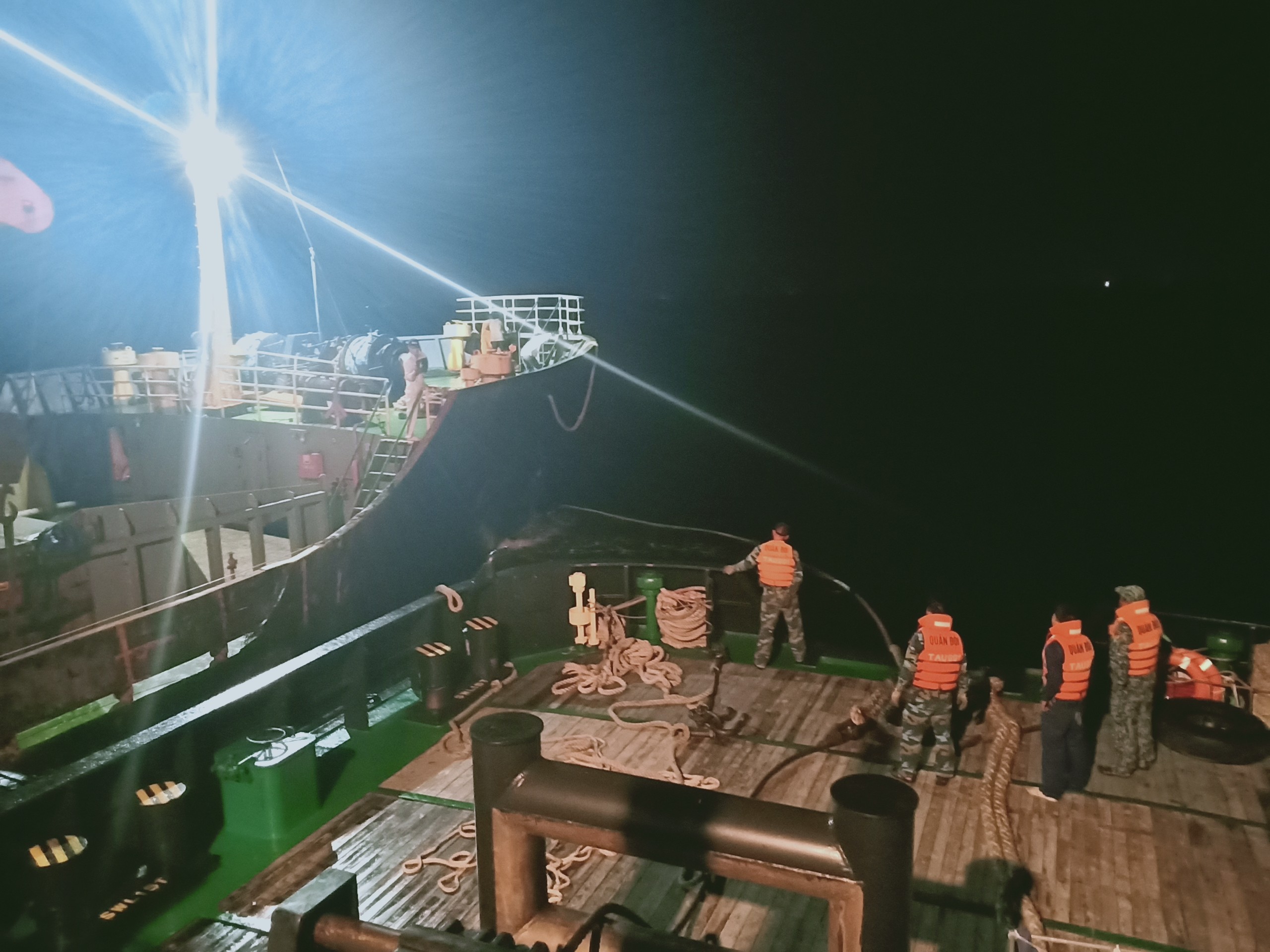 Lữ đoàn Tàu ngầm 189 cứu hộ thành công Tàu GLOBE 6